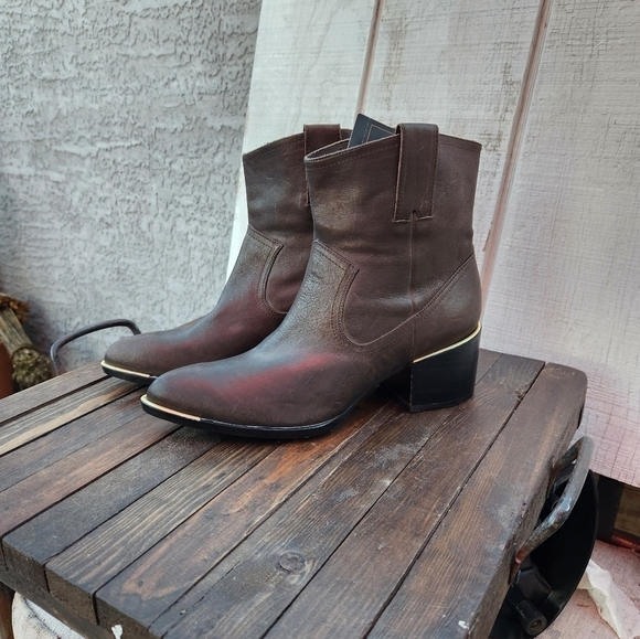 Rachel Zoe‎  Western trend, this city-slick cowgirl bootis cut from calfskin - Picture 11 of 12